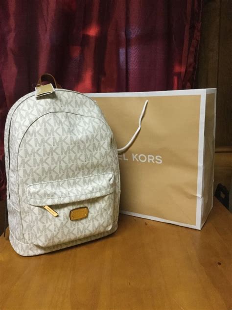 cual es el precio de una mochilas michael kors